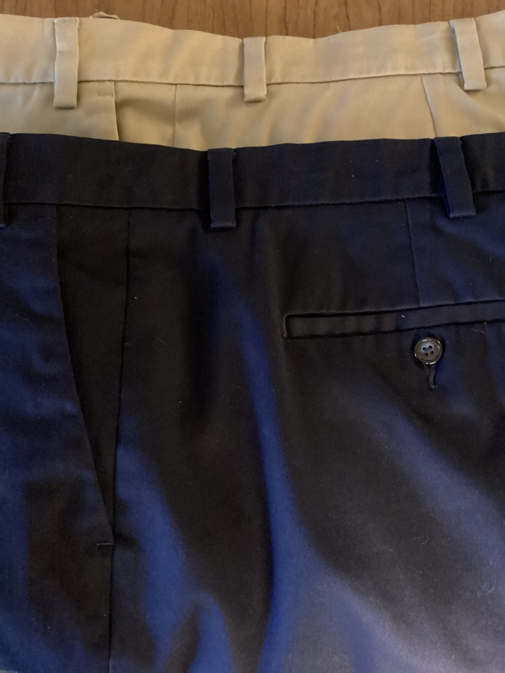 Men’s Roundtree & Yorke Total Flex. Size 48. Navy Blue and Beige.